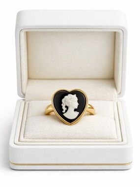 5/$25 Vintage Inspired Heart Shaped Cameo Ring Size 8